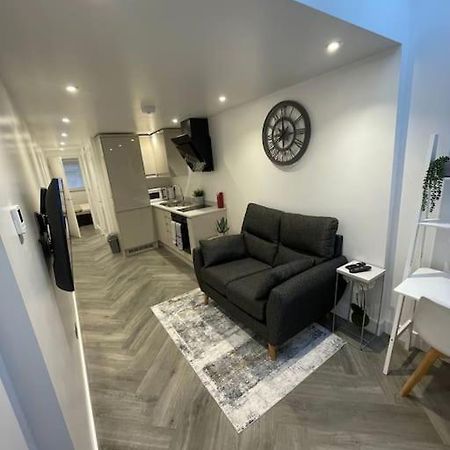Stylish & Cosy 1 Bed Apartment Swindon Exterior photo