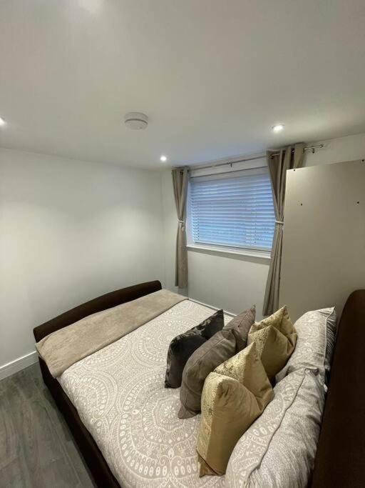 Stylish & Cosy 1 Bed Apartment Swindon Exterior photo