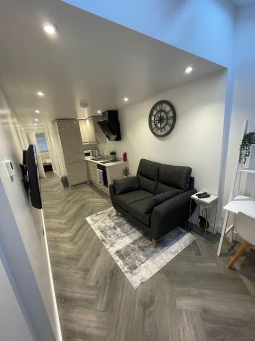 Stylish & Cosy 1 Bed Apartment Swindon Exterior photo