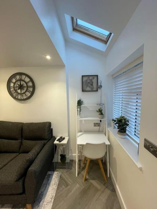 Stylish & Cosy 1 Bed Apartment Swindon Exterior photo