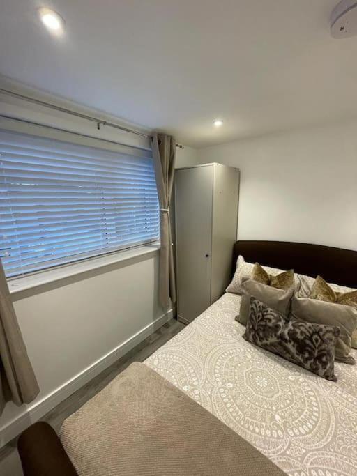 Stylish & Cosy 1 Bed Apartment Swindon Exterior photo