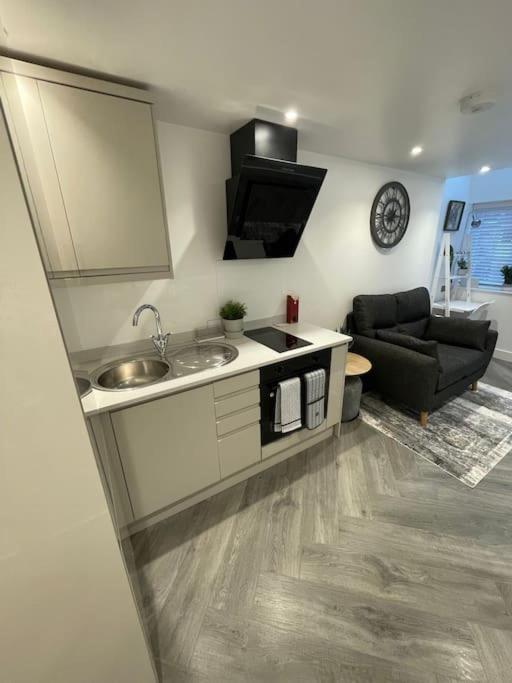 Stylish & Cosy 1 Bed Apartment Swindon Exterior photo