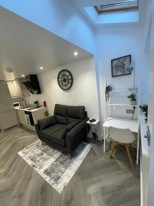 Stylish & Cosy 1 Bed Apartment Swindon Exterior photo